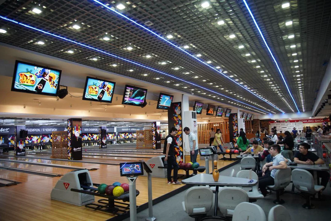 The Bowler bouling klubiga kassir, ofitsiant va instruktor kerak